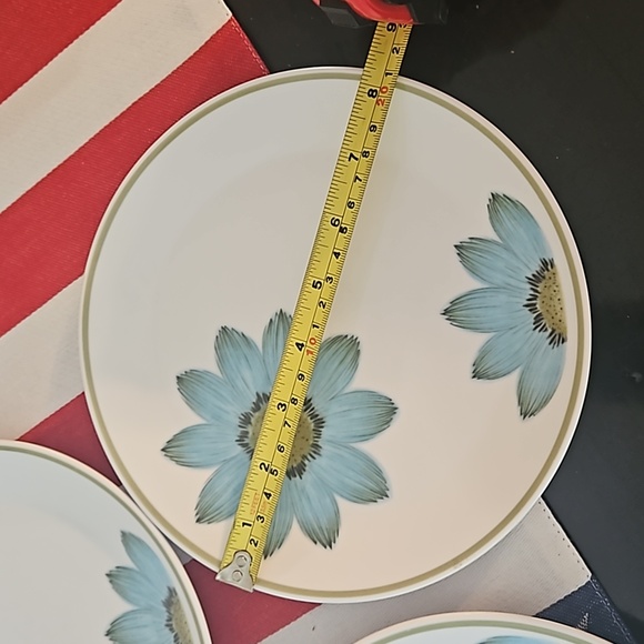 Noritake Progression UP-SA Daisy Dessert/Bread Plates - Picture 5 of 5